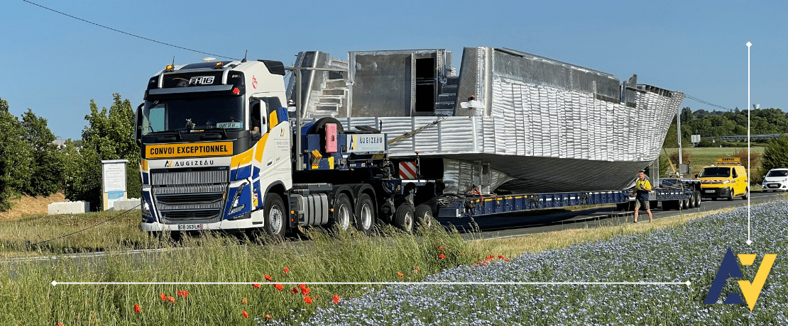 Transport d'une coque de bateau XL