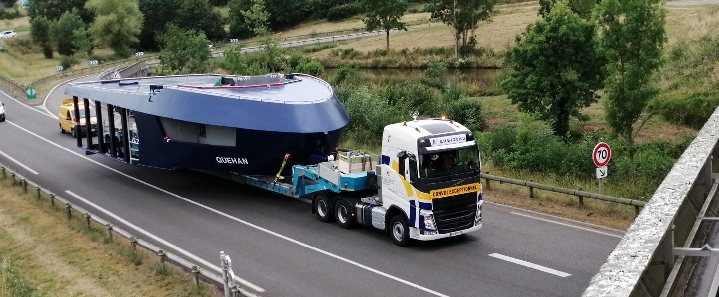 Transport bateau large long et lourd